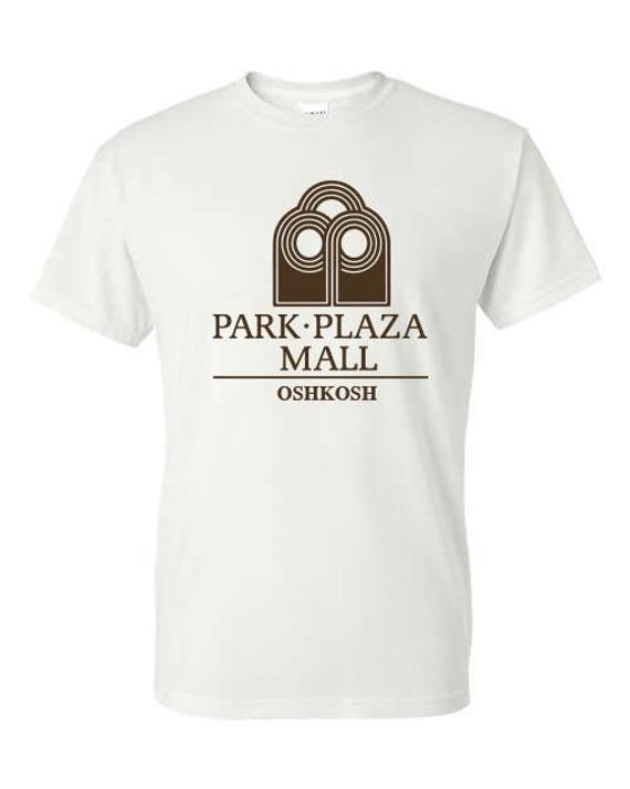 レトロ パーク プラザ モール オシュコシュ ウィスコンシン T シャツ 