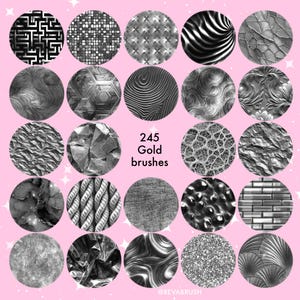 Pu&ograve; includere: Una collezione di 25 pennelli dorati circolari con varie trame e motivi, tra cui disegni geometrici, ondulati e strutturati. Il testo "245 Gold brushes" &egrave; visualizzato al centro dell'immagine. Lo sfondo &egrave; rosa chiaro.