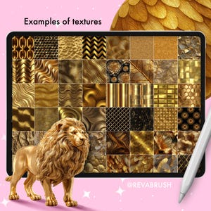 Pu&ograve; includere: Un tablet digitale mostra una griglia di texture dorate, con una statua di leone dorato in primo piano. Le texture variano in motivo e finitura, tra cui maglie di catena, favi e venature del legno. Il testo in alto recita "Esempi di texture". Uno stilo bianco &egrave; appoggiato a destra.