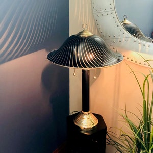 Lampada decorativa postmoderna/minimalista anni &#39;80 con finitura in ottone e nero (doppio cordino di trazione)