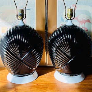 Base per lampada da tavolo a forma di conchiglia, stile postmoderno, anni '80 (misura più grande). Disponibili 2 pezzi.