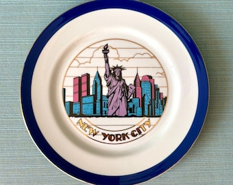 New York City Souvenir/ Wall Decor Plate (Porcelain) Circa 1980s (10.25 inch round)