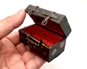 1:12 scale miniature travellers trunk, dollhouse accessories