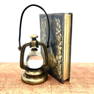 1:6 scale Set with antique miniature book and oil lamp, dollhouse library accessories