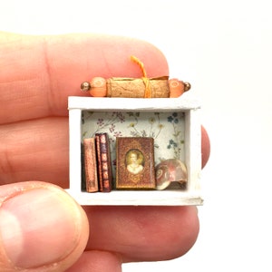 1:24 scale dollhouse bookcase, miniature books, shell and scroll, Miniature Accessories