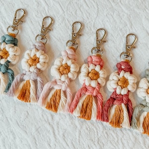 Mini Macrame Daisy Flower Keychain