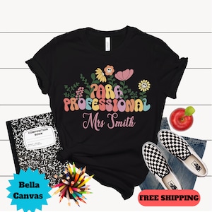 Camisa con nombre personalizado, Camisas florales, Camisa con nombre, Camisa personalizada, Camisa paraprofesional, Bella Canvas, Camisa de tripulación