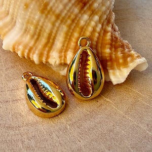 Cowrie shell pendant brass 18k gold plated