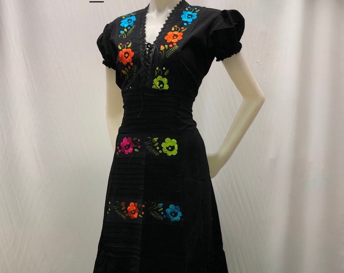 Vestido mexicano perfecto para la temporada- para una fiesta mexicana o cualquier otro evento ENVÍO GRATIS EN ESTADOS UNIDOS
