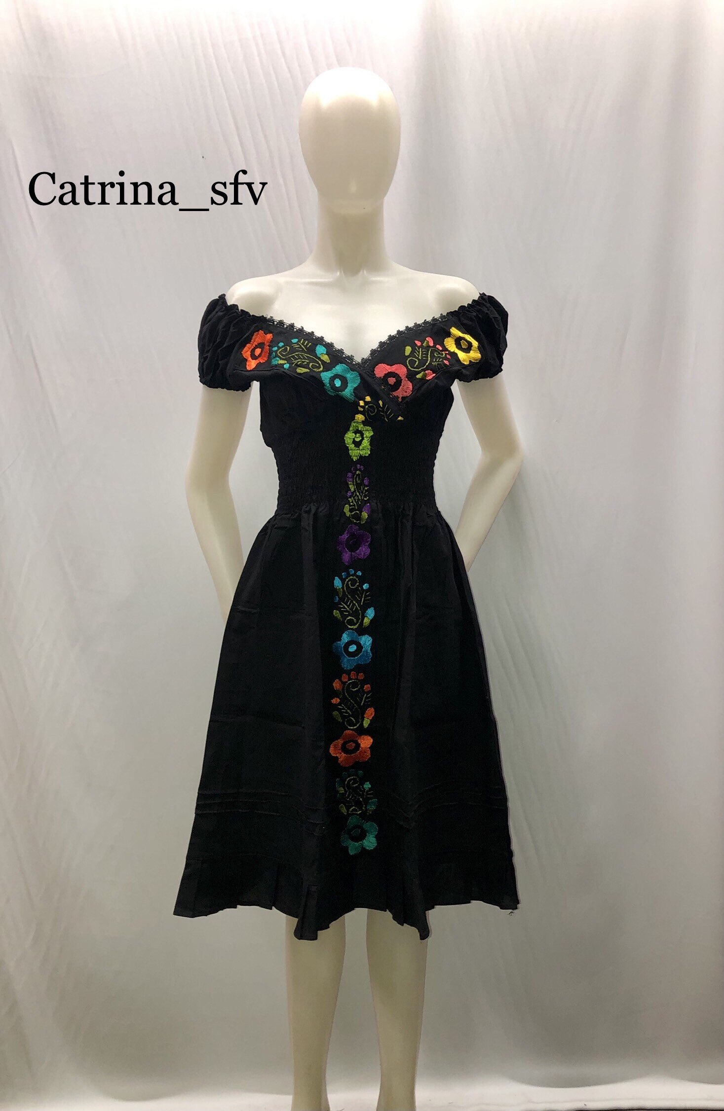 Vestido mexicano, vestido negro bordado, off the shoulders vestido fuera de hombros, vestido artesanal, vestido típico, 5 de mayo, ENVÍO GRATIS EN ESTADOS UNIDOS