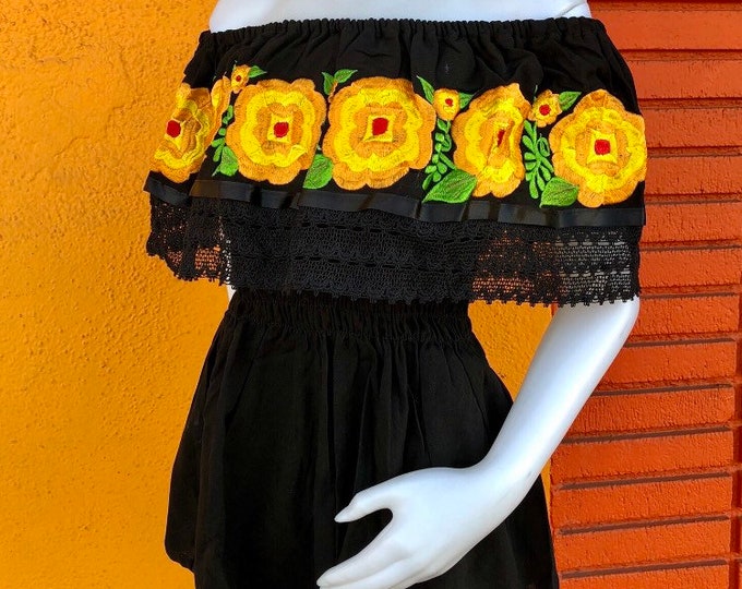 Blusa mexicana, blusa campesina, blusa artesanal, blusa negra bordada , blusa fuera de los hombros  ideal para una fiesta mexicana, ENVIO GRATIS EN LOS ESTADOS UNIDOS