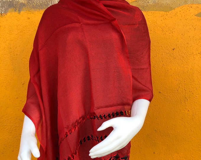 Overflowing Mexican, overflowing with silk, overflowing with fabric, overflowing with craftsmanship