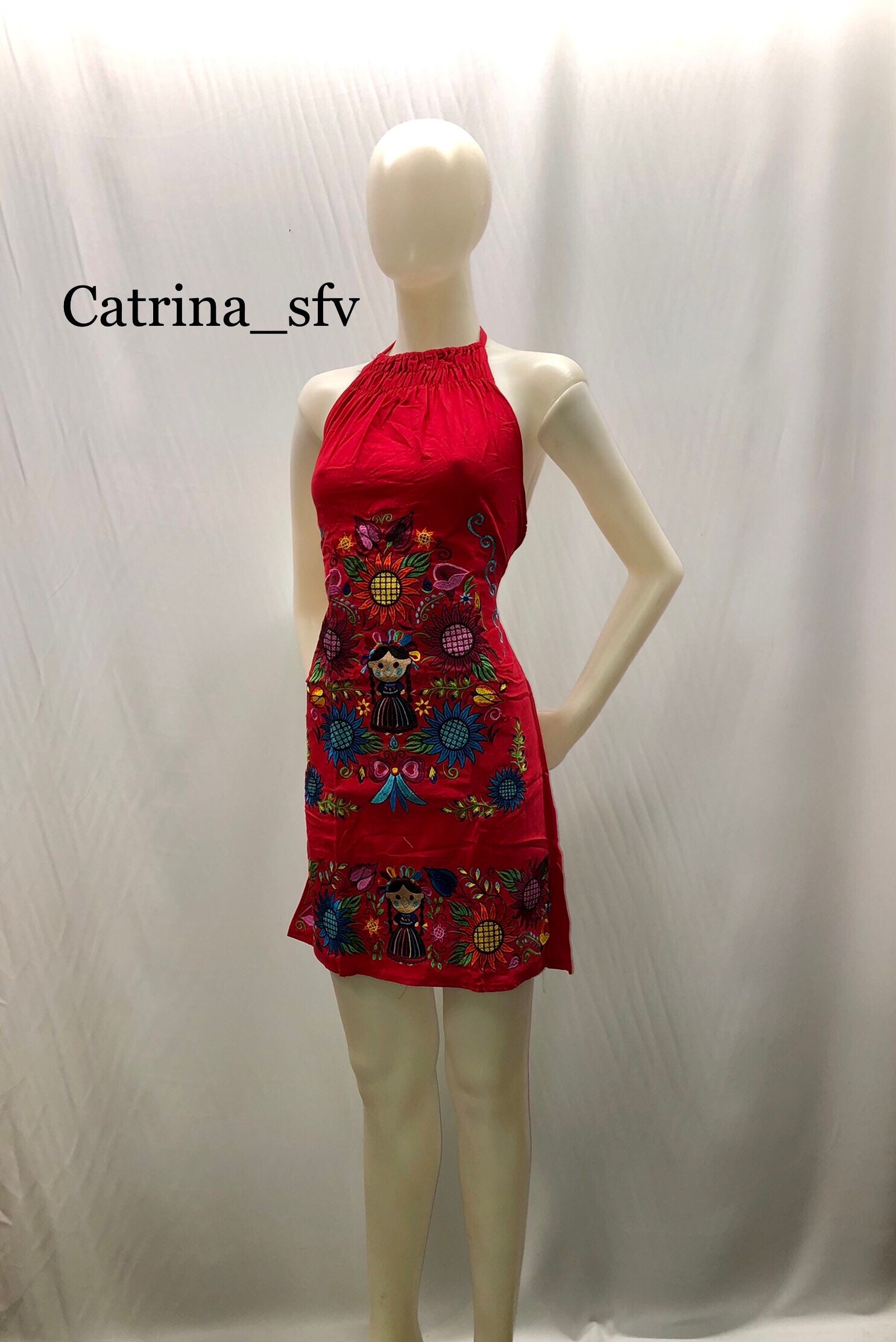 Vestido mexicano  Vestidos mexicanos bordados, Vestidos mexicanos, Vestidos  bordados