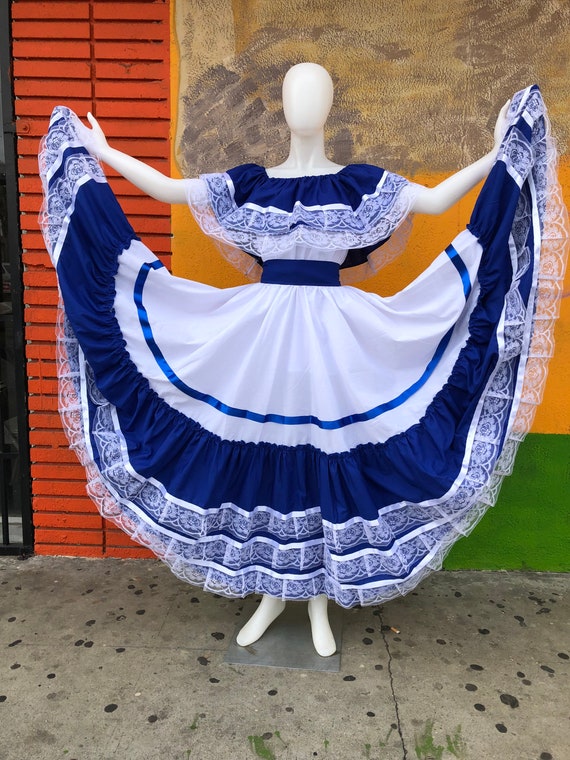 Off-the-shoulder Skirt and Blouse Suit From El Salvador, Honduras,  Nicaragua Ideal for a National Event or Independence 