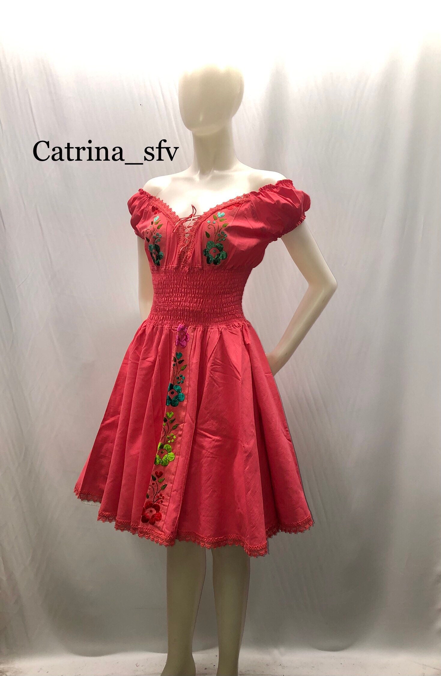 MEXICANO, vestido corto, vestido artesanal, bordado, vestido típico, vestido regional, ideal para una mexicana, ENVÍO GRATIS EN ESTADOS UNIDOS