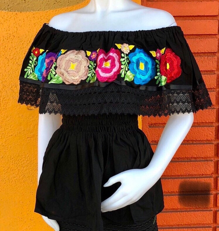Blusa mexicana blusa campesina blusa artesanal blusa negra bordada blusa fuera de los hombros ideal para una fiesta mexicana ENVIO GRATIS EN LOS ESTADOS UNIDOS