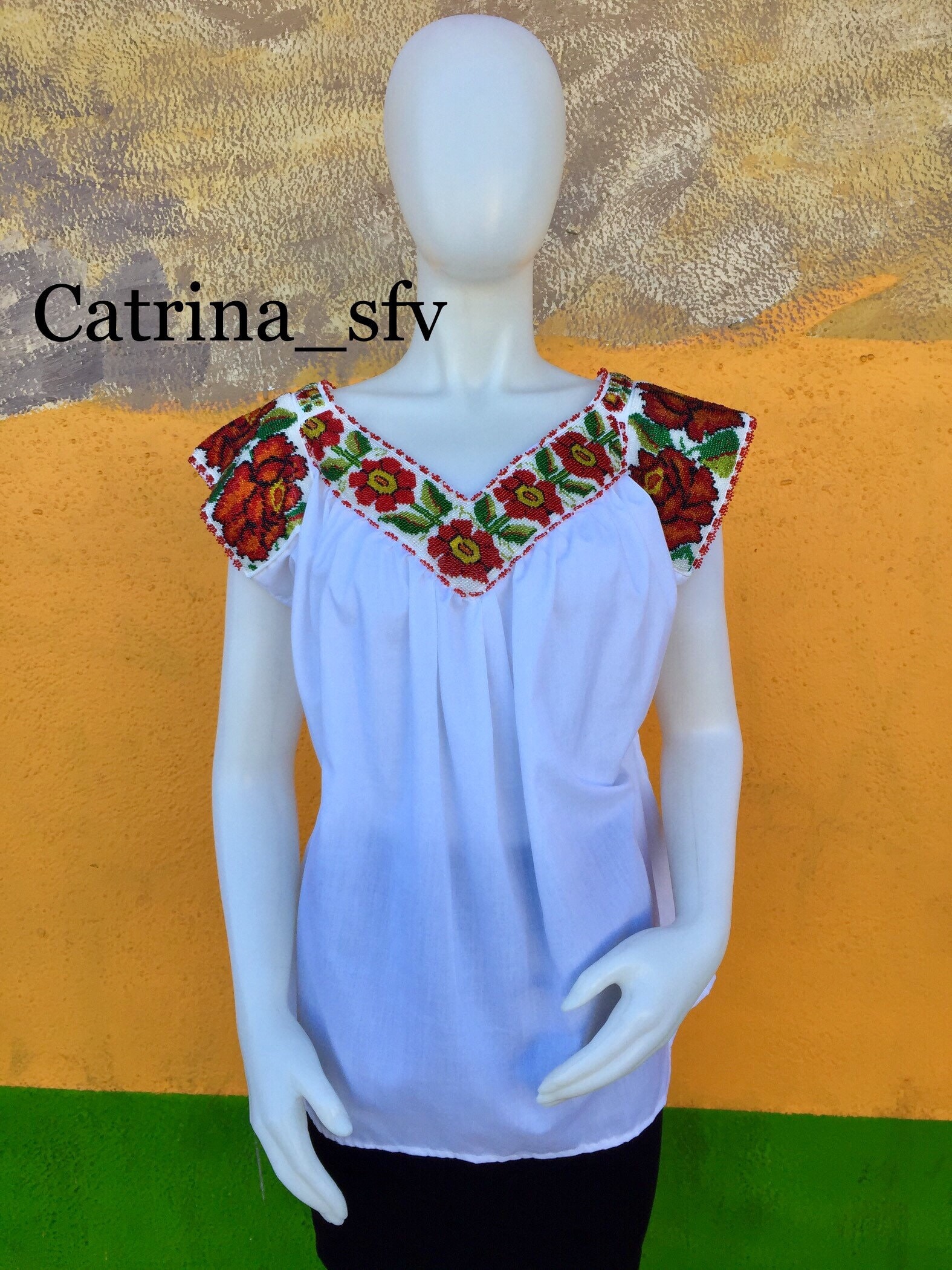 Blusa bordada blusa mexicana bordada blusa bordada de chaquira blusa artesanal blusa chaquira 5 de mayo blusa artesanal blusa ENVIO GRATIS EN ESTADOS UNIDOS