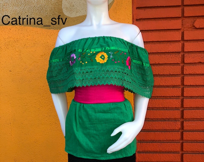 Blusa mexicana, blusa campesina, blusa artesanal, blusa negra bordada , blusa fuera de los hombros  ideal para una fiesta mexicana, ENVIO GRATIS EN LOS ESTADOS UNIDOS