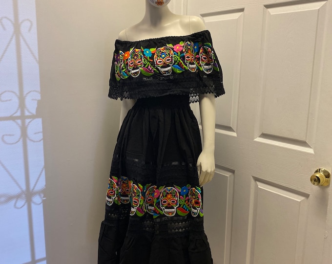 Vestido de calaveras, vestido de la catrina, vestido de la muerte, vestido del Día de muertos, fiesta mexicana,5 de mayo, of the shoulders
