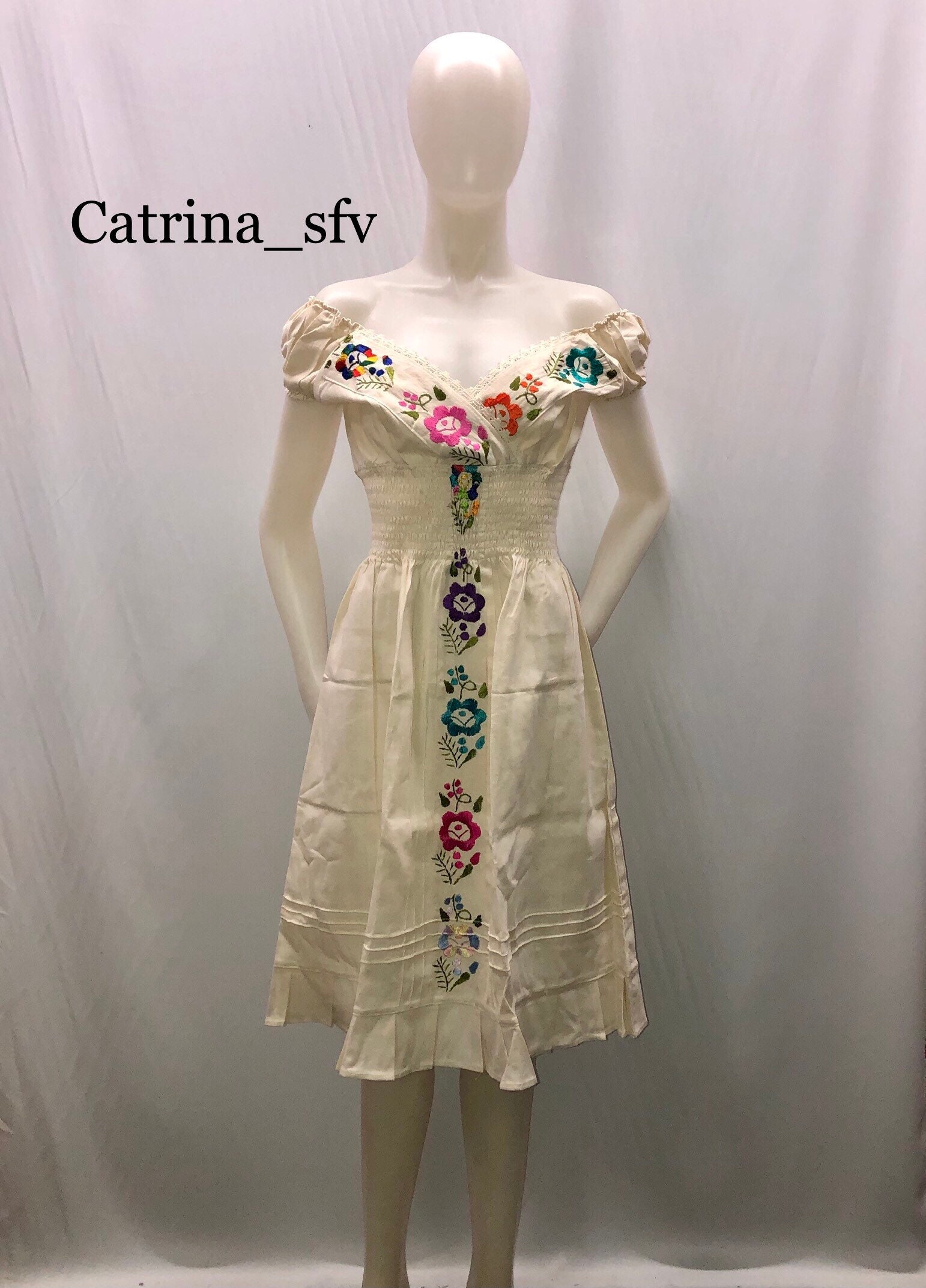 Vestido mexicano negro bordado sales