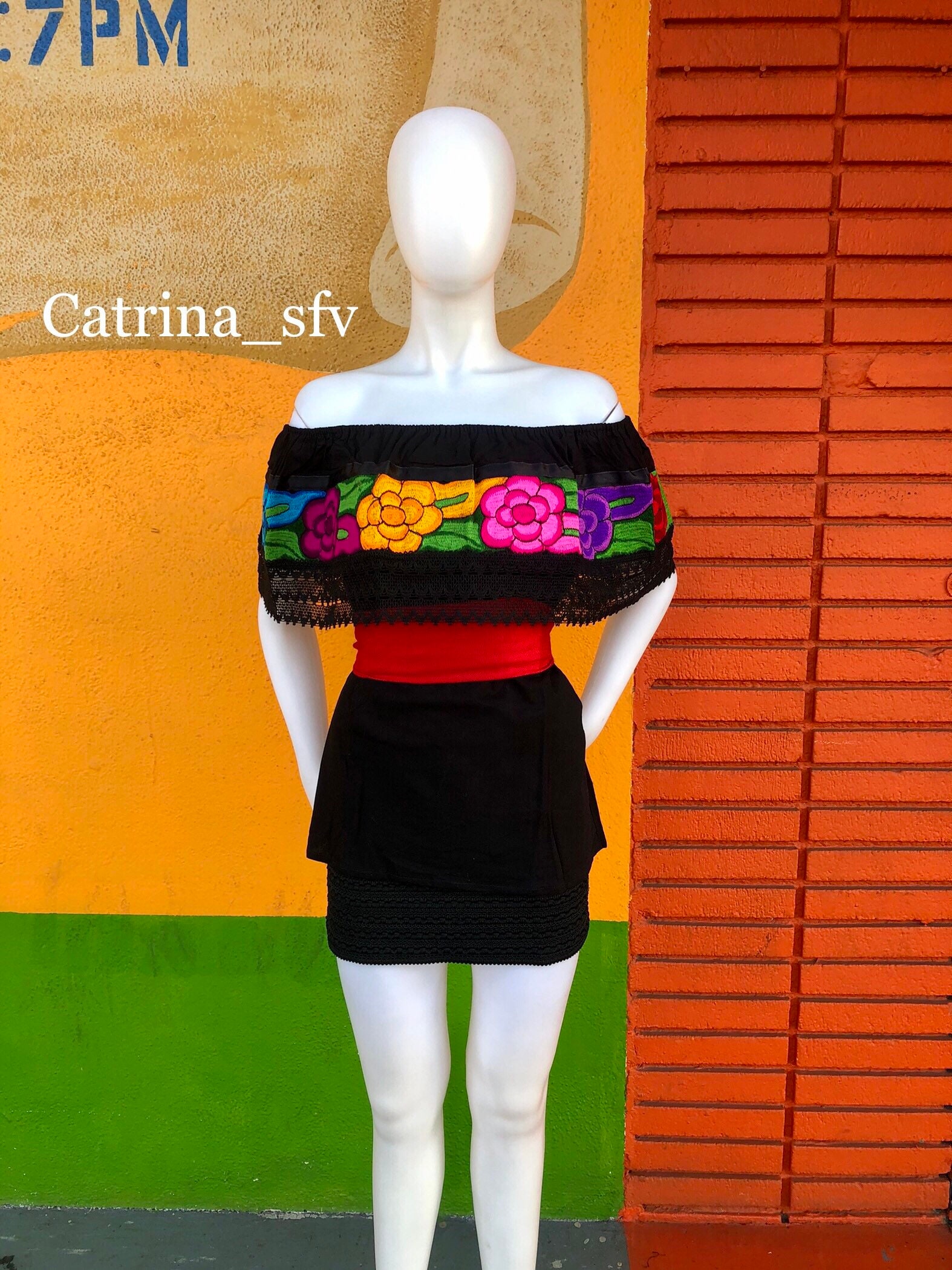 Blusa mexicana, blusa campesina, blusa artesanal, blusa negra bordada , blusa fuera de los hombros ideal para una mexicana, ENVIO GRATIS EN LOS ESTADOS UNIDOS