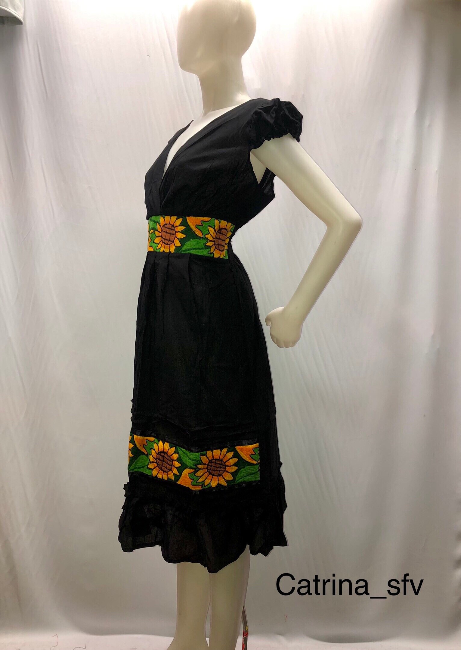 Black mexican dress with red roses sale