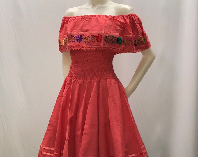 Vestido mexicano fuera de los hombros campesina circular perfecto para una fiesta mexicana o cualquier otro evento