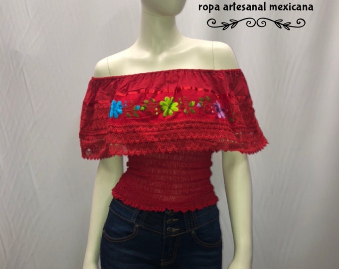 Blusa mexicana modelo campesina olan fuera de los hombros  talla unica la blusa se adapta a (S-M-L ) ideal para una fiesta mexicana .