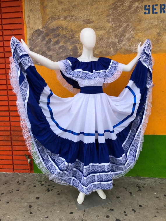 Off-the-shoulder Skirt and Blouse Suit From El Salvador, Honduras,  Nicaragua Ideal for a National Event or Independence 