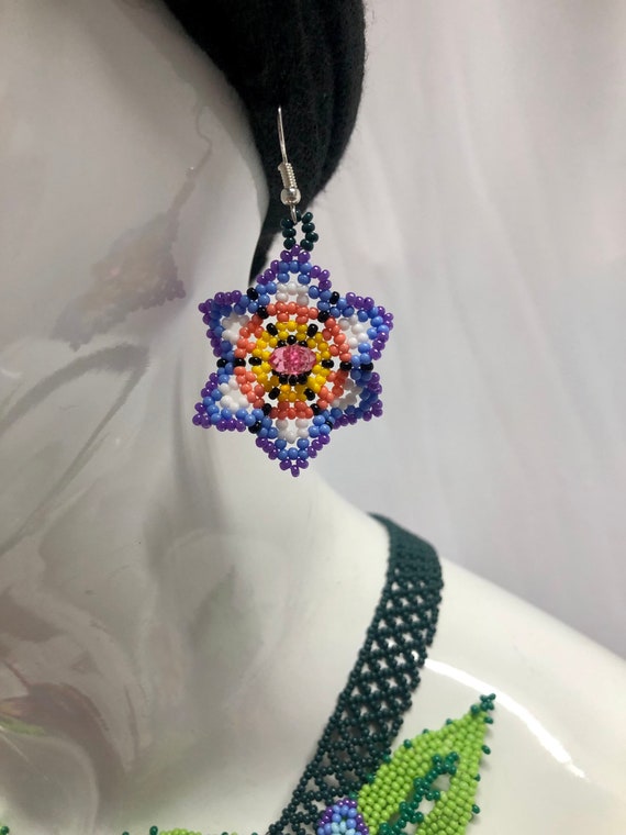 Collares pulseras y aretes de bisuteria sale