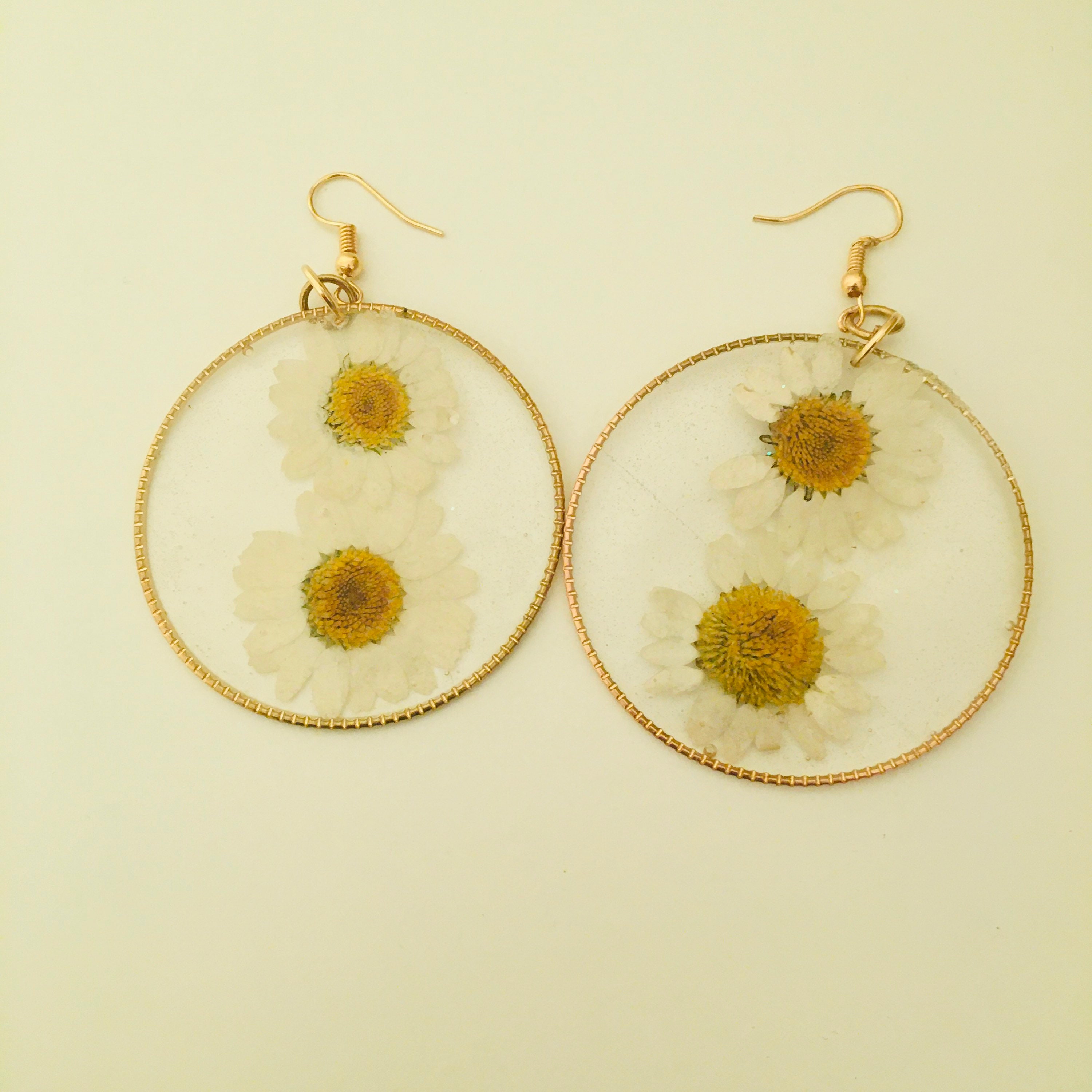 Resin Daisy Hoop Earrings Gold Tone Etsy
