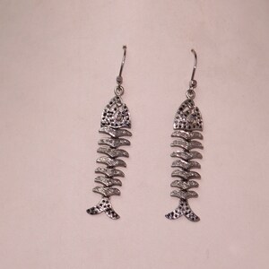 Classy Fish Style Natural Rose Cut Pave en Black Diamond 925 Sterling Silver Party Wear Danglers Oorbellen Cadeau voor je liefde SKU 8471