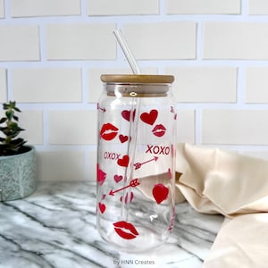16oz Valentine&#39;s Day Can Glass with Bamboo Lid and Bend Straw, Iced Coffee Glass Cup, Valentine&#39;s Day Gift, Gift for Her, Heart Glass Cup