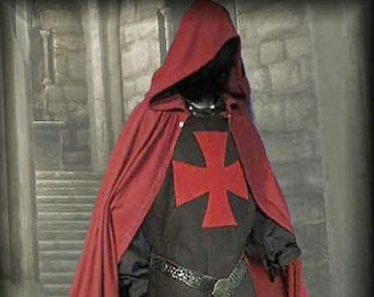 Chevaliers templiers tuniques croisés vêtus croisés noir, rouge et blanc surcoat cape cosplay reconstitution GN armure costume