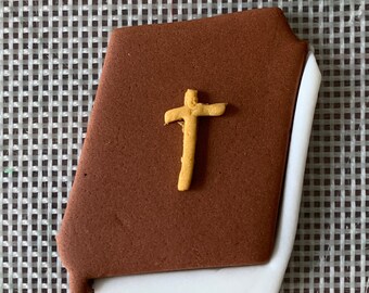 Includes a gold cross bookmark Religous Bible Cake Topper 24112