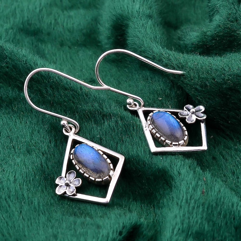 Tempting 100/% Natural Labradorite Oval Shape Ethnic Style Handmade Jewelry 925 Sterling Silver Dangle Earrings 4.6 gms 13X6 mm 1.7 BL-158