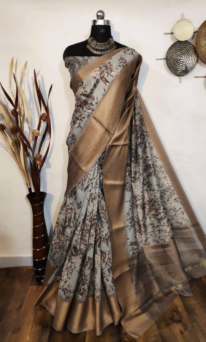 Handloom Linen Saree With Digital Printed With Rich Zari Wooven Pallu and Heavy Wooven Jacquard Border With Self Negative Printed Blouse