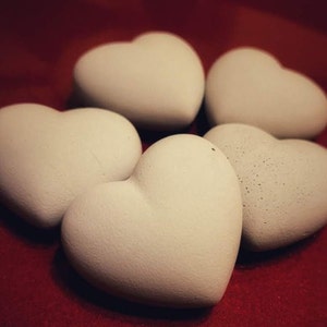 Corazón en miniatura de cemento