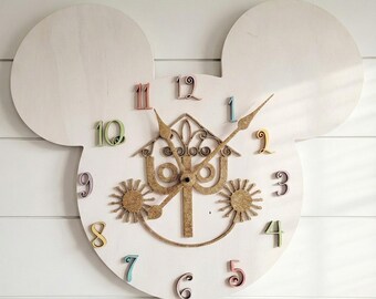 ディズニー風木製時計：「イッツ・ア・スモールワールド」の子供部屋