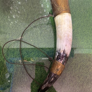 Antique Gondor  Viking war  blowing horn 16-18 inch Genuine ox horn  sounding horn  with leather belt and Clear sound from blowing horn