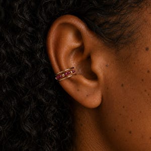 Faux Conch Piercing i korundrubin, örhänge i 925 sterlingsilver eller guldfyllt, handgjorda smycken för kvinnor, brosk, ingen piercing krävs