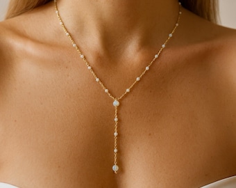 Collier en Y doré femme avec pierre naturelle nacre, Collier long élégant en acier inoxydable doré, Bijou artisanal fait main en France