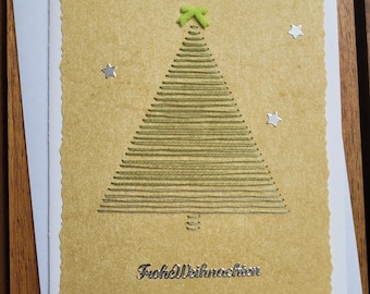 Tarjeta de Navidad con un abeto, Feliz Navidad, bordada a mano con hilo de algodón y decorada con pegatinas de contorno, DIN A6, incluye sobre.