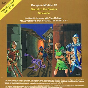 Puede incluir: Módulo de mazmorras A2: Secret of the Slavers Stockade. Este módulo de aventura vintage presenta una colorida ilustración de personajes de fantasía en un entorno medieval. La portada incluye texto que indica que es para el juego Advanced D&D, con niveles de aventura 4-7.