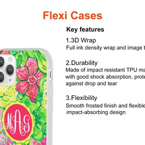 Pu&ograve; includere: Una custodia per telefono bianca con un design floreale in tonalit&agrave; rosa, verde e giallo. La custodia presenta un monogramma in un cerchio rosa. Il testo "Flexi Cases" e "Key features" &egrave; visibile nell'immagine. La custodia &egrave; descritta come dotata di un rivestimento 3D, resistente e flessibile.
