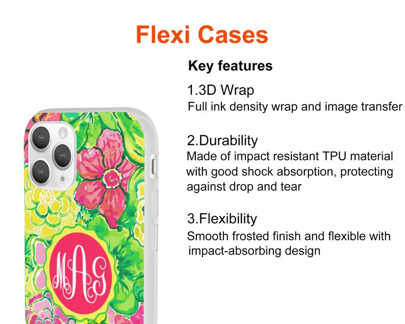 Pu&ograve; includere: Una custodia per telefono bianca con un design floreale in tonalit&agrave; rosa, verde e giallo. La custodia presenta un monogramma in un cerchio rosa. Il testo "Flexi Cases" e "Key features" &egrave; visibile nell'immagine. La custodia &egrave; descritta come dotata di un rivestimento 3D, resistente e flessibile.