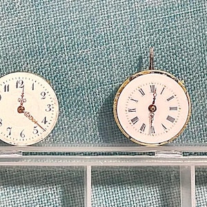 Un mecanismo de reloj de bolsillo antiguo, suministros para joyería Steampunk DIY. imagen 2