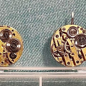Un mecanismo de reloj de bolsillo antiguo, suministros para joyería Steampunk DIY. imagen 3