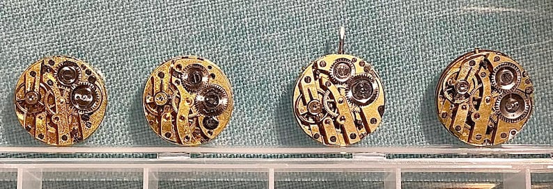 Un mecanismo de reloj de bolsillo antiguo, suministros para joyería Steampunk DIY. imagen 3