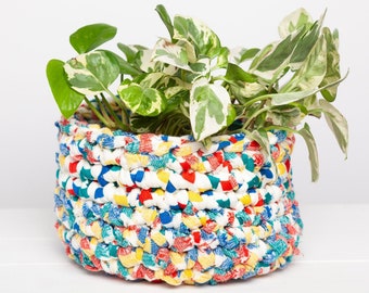 Multicolored planter - plants - handmade - crochet - recycled fabric - eco responsible - gift idea - nursery